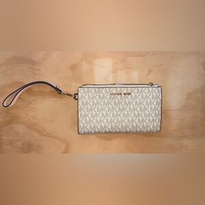 Michael Kors Jet Set Travel Signature Logo Smartphone Wallet